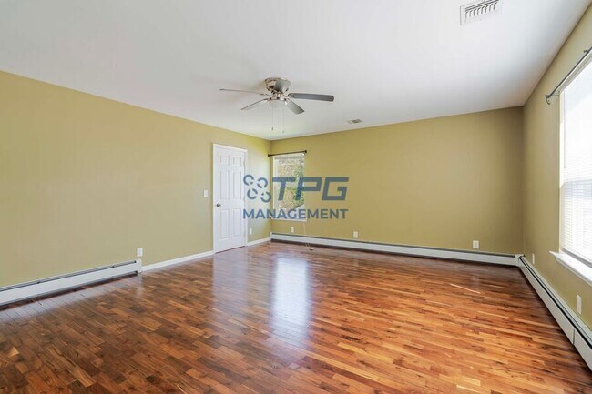 Building Photo - 8 Windsor Dr