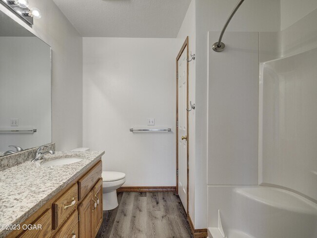 Building Photo - 3122 S Tyler Ave