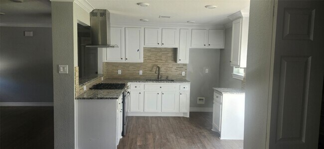 Building Photo - 4650 Brinkley St