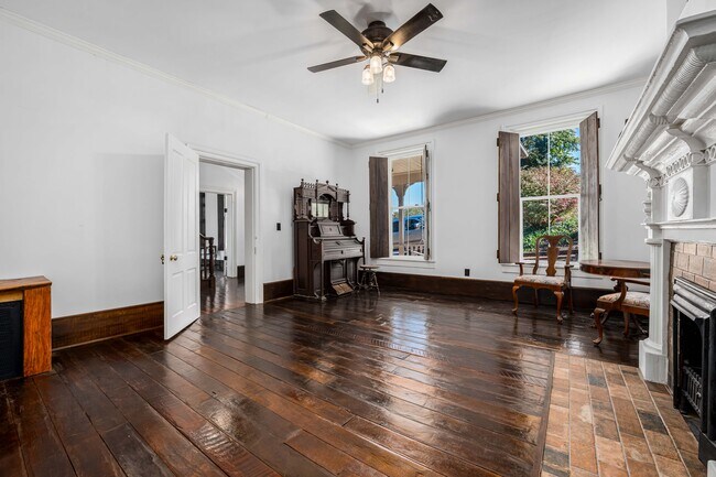 Building Photo - 120 S Cherokee St