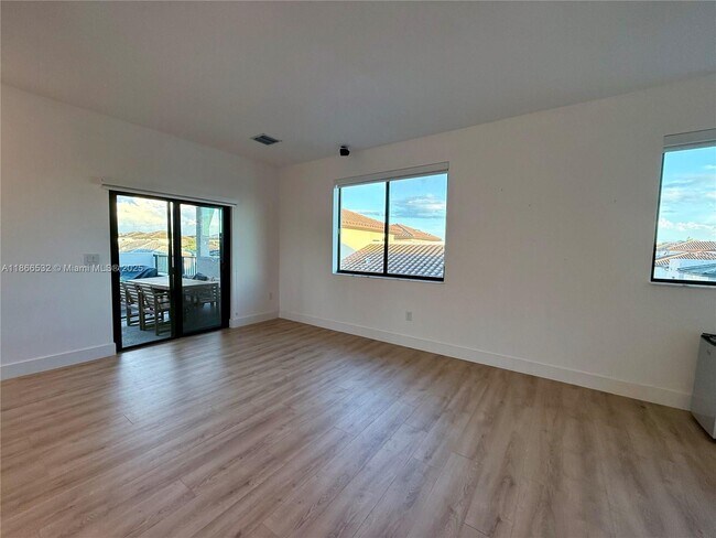 Building Photo - 4803 NW 83rd Ct