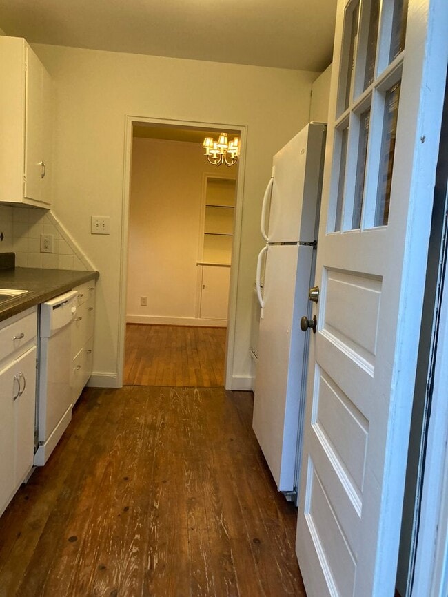 Building Photo - Charming three-bedroom in Irving Park area