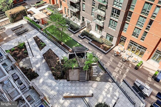 Building Photo - 1025 1st St SE