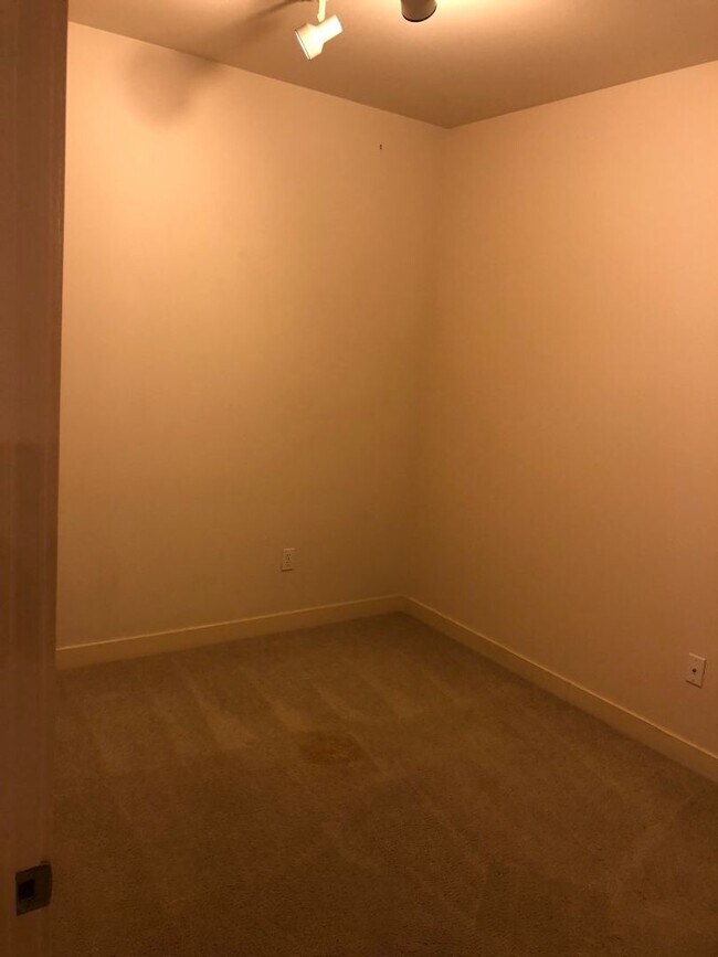 Building Photo - 1bd/1ba Bellevue Condo