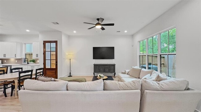 Building Photo - 6423 Highland Pine Ln