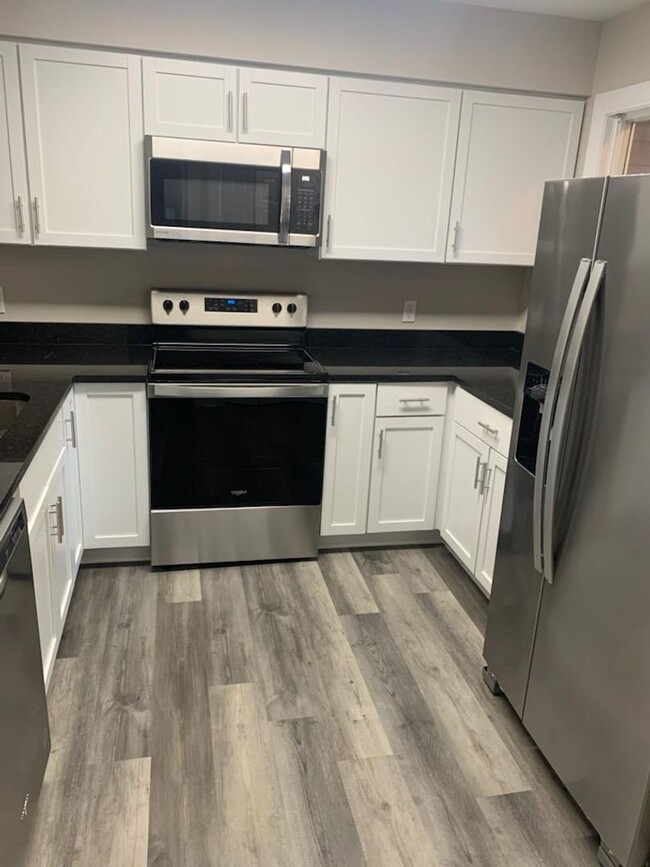 Building Photo - 2 Bedroom 2 1/2 Bath Condo