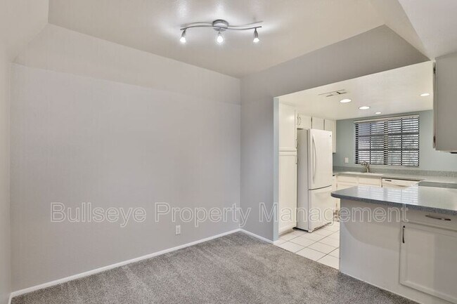 Building Photo - 925 N College Ave