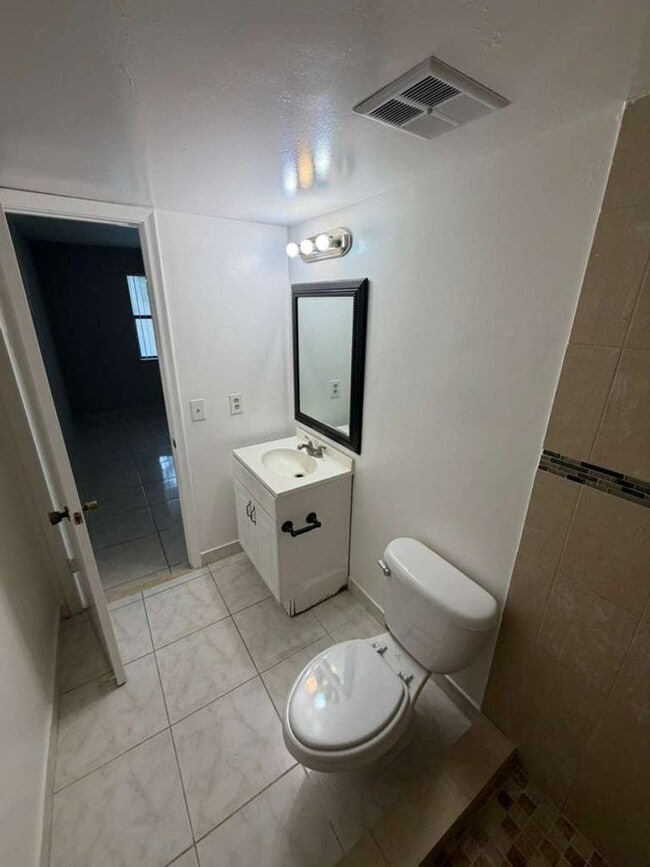 Building Photo - NICE UNIT FOR RENT!!! 2/2 EXCELLENT LOCATION!!