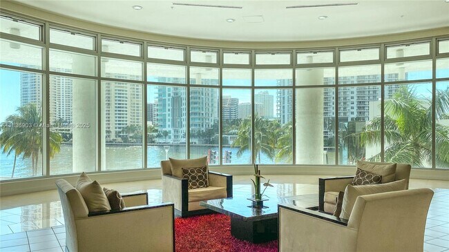 Building Photo - 300 S Biscayne Blvd