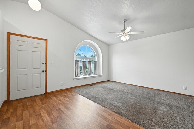 Building Photo - 5827 Orchid Wy S