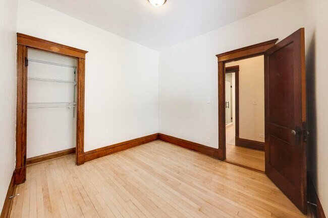 Building Photo - 858 N Wolcott Ave