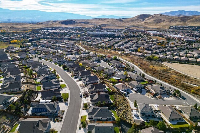 Building Photo - FULLY FURNISHED home available now.