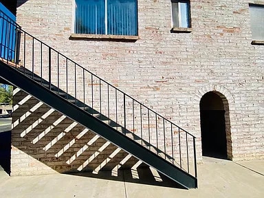 Building Photo - FOR RENT