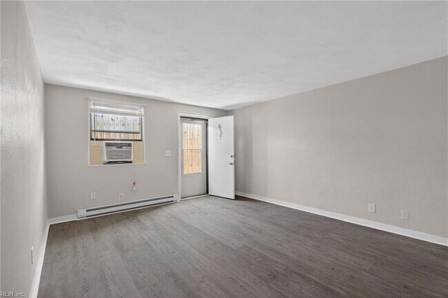 Building Photo - 315 15th St