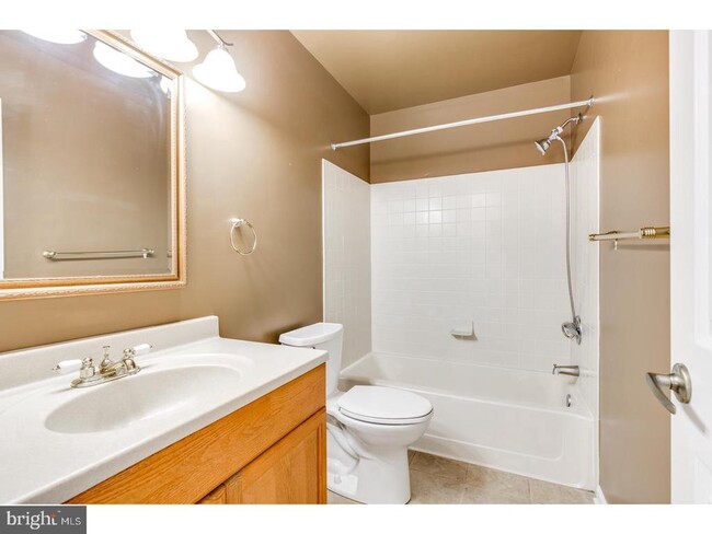 Building Photo - 164 Kettlebrook Dr