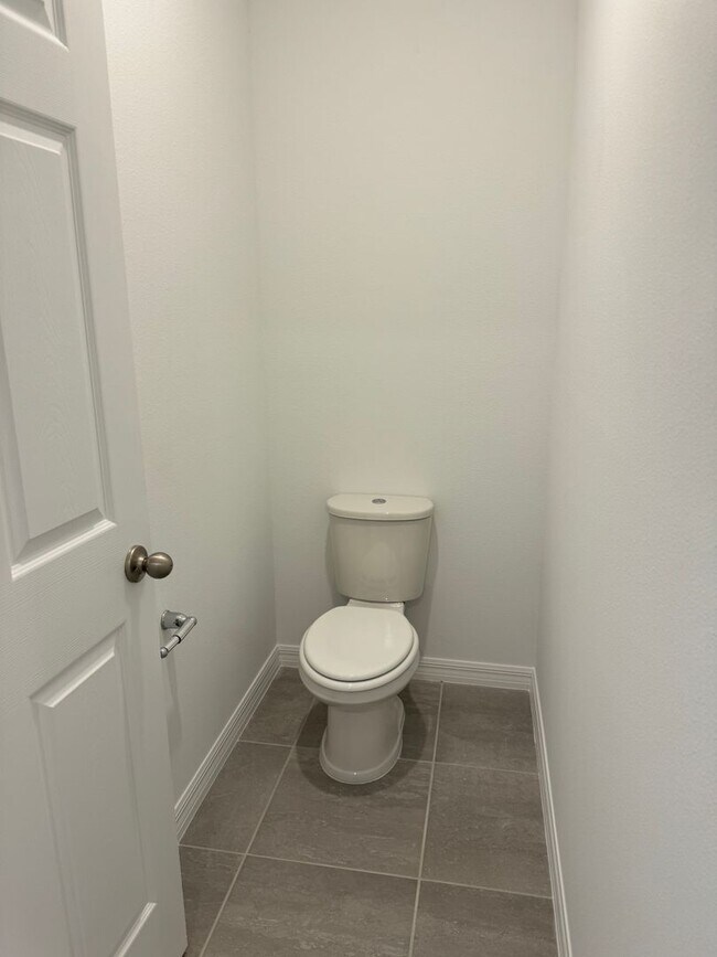 Building Photo - 3 Bedroom 2 Bath with Double Car Garage in Poinciana!