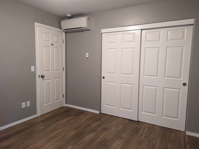Building Photo - Beautiful Beaverton Townhouse Available Now!