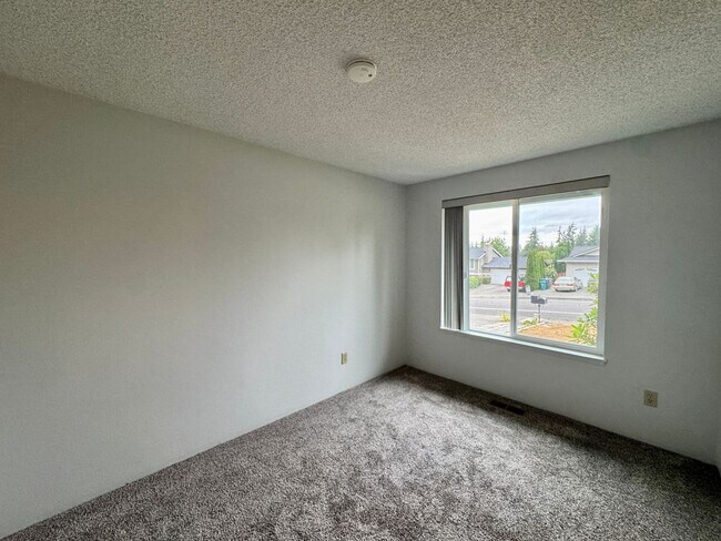 Building Photo - 13617 SE Fairwood Blvd