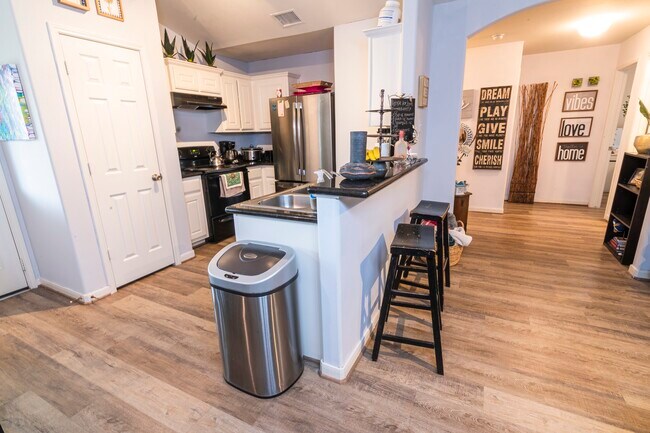 Building Photo - 28830 Bosque River Ct
