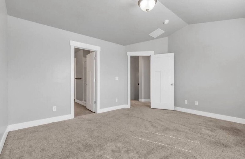 Building Photo - 2051 W Fairway Ln