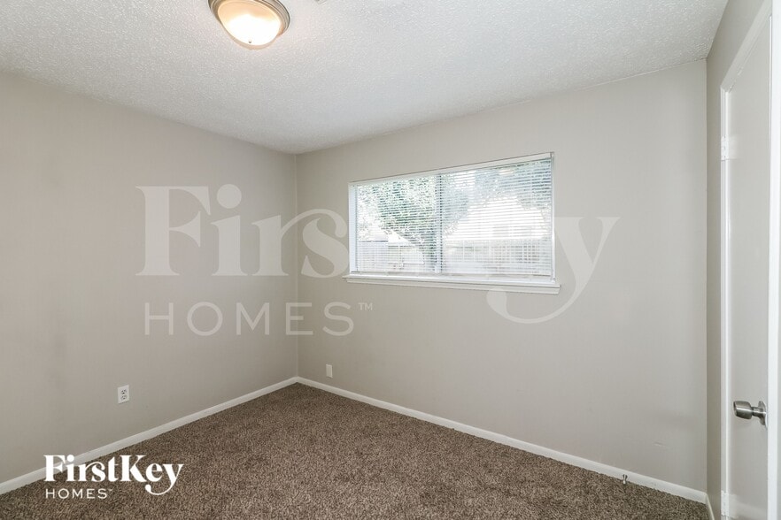 Building Photo - 6426 New World Dr