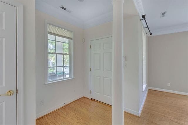 Building Photo - Bright Townhouse Available in Forest Lakes