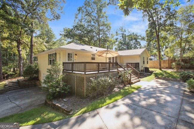 Building Photo - 102 Hickory Dr