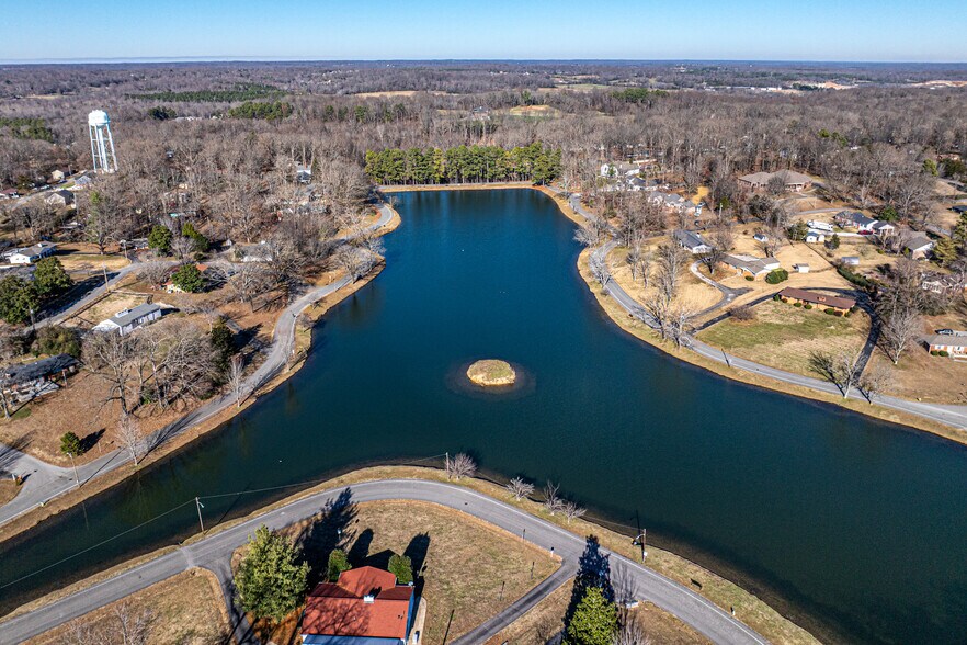 Building Photo - 205 W Lake Dr