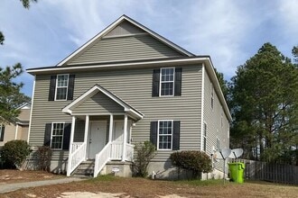 Building Photo - Northeast Townhome