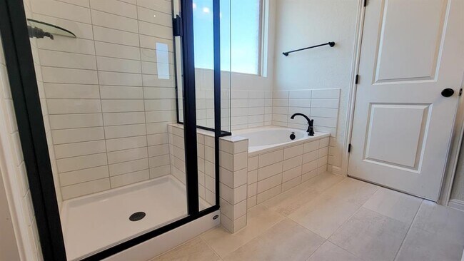 Building Photo - 148 White Horses Dr
