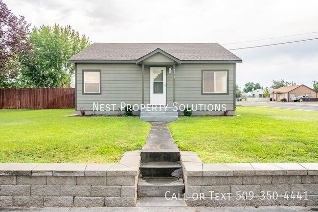 Building Photo - 3004 W Lakeside Dr
