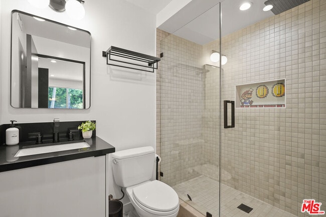 Building Photo - 926 N Ridgewood Pl