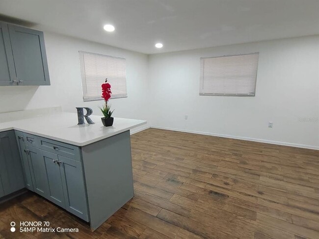 Building Photo - 1103 33rd Ave W