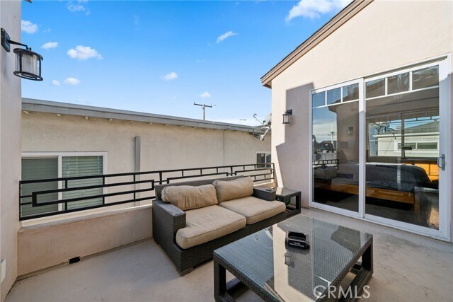 Building Photo - 417 Poinsettia Ave