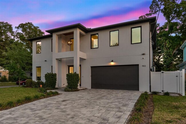 Primary Photo - 902 W Plymouth St