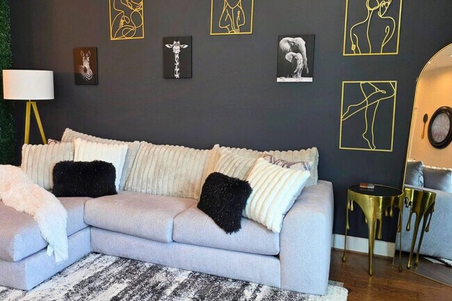 Building Photo - 5342 Donovan Gdns Ln