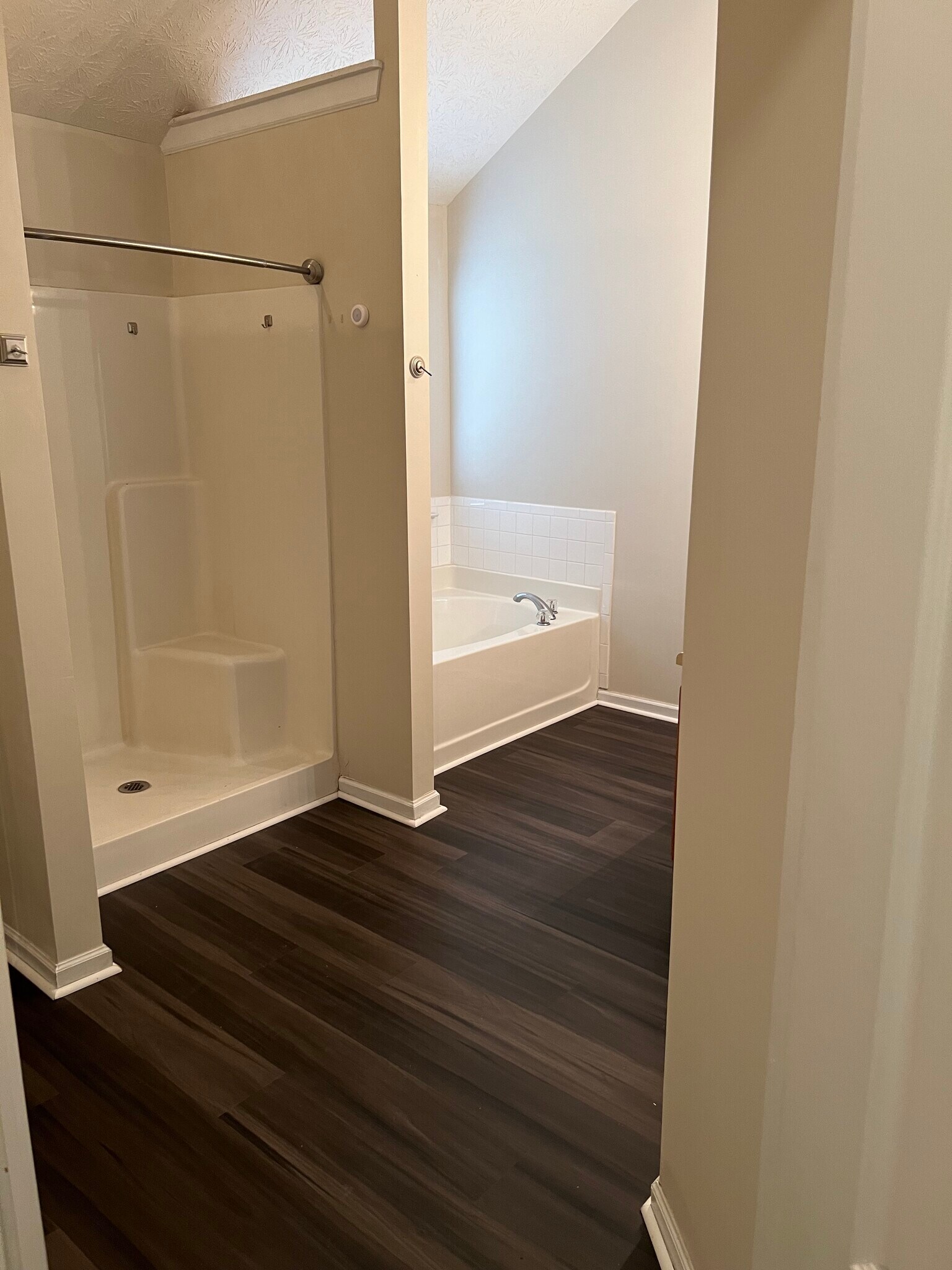 Building Photo - 827 Hannah Ct