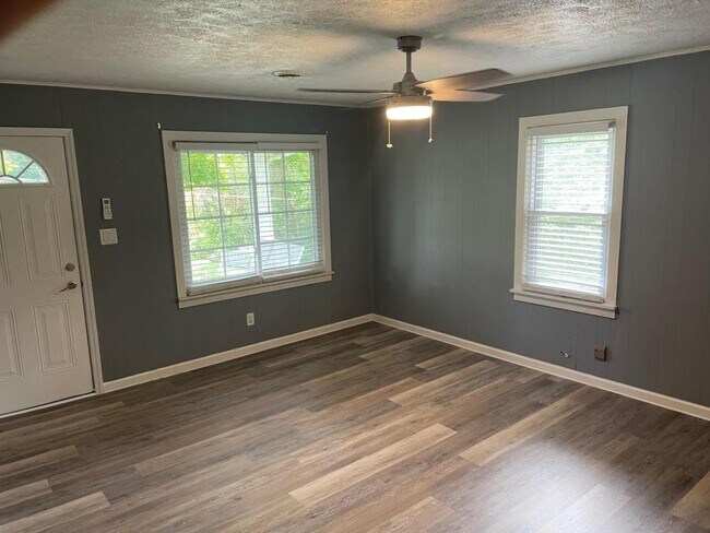 Building Photo - 525 Meadowbrook Ave