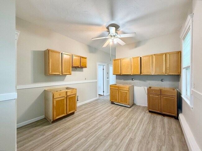 Building Photo - 34 Tapley Ave
