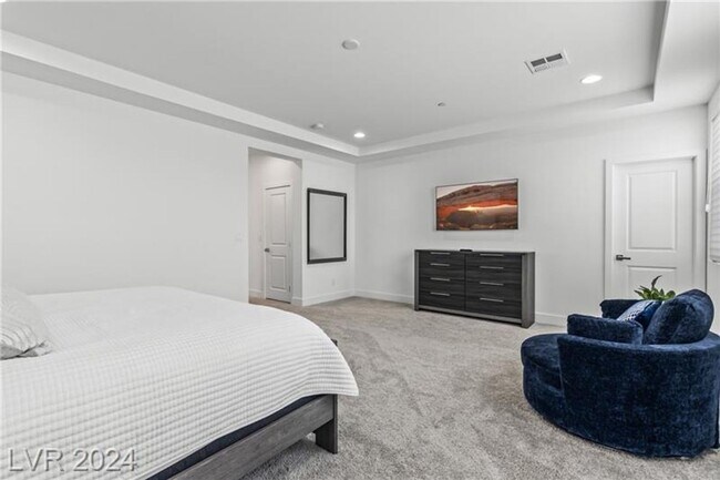 Building Photo - Elevated Desert Living with Strip & Mountain Views – Fully Furnished 6-Bedroom Retreat!