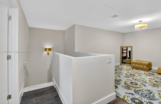 Building Photo - 200 E Palmetto Park Rd