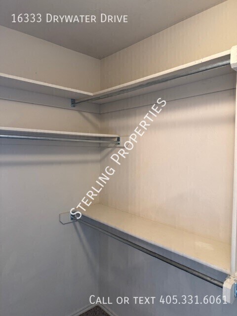 Building Photo - 16333 Drywater Dr