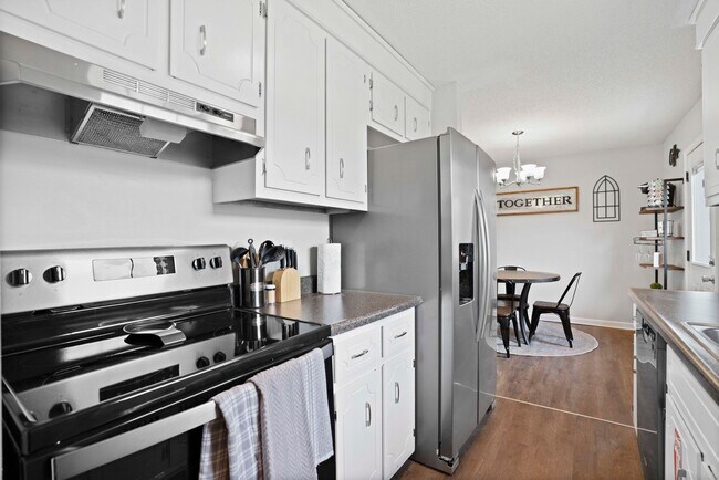 Building Photo - 3415 Oak Lawn Dr