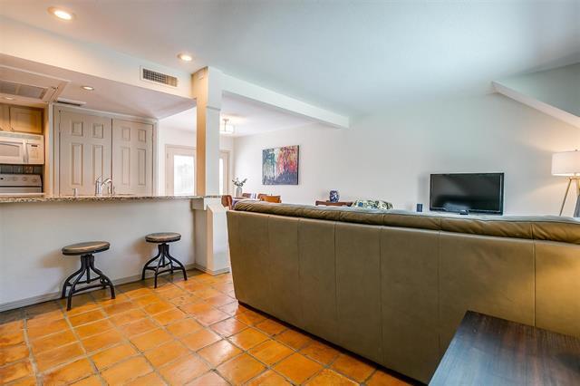 Building Photo - 2710 Douglas Ave