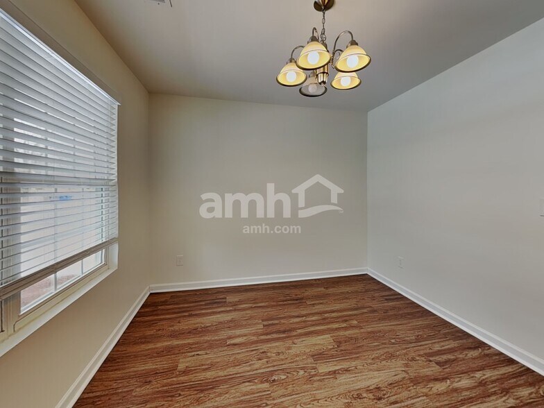 Building Photo - 1825 Beeson Park Ln