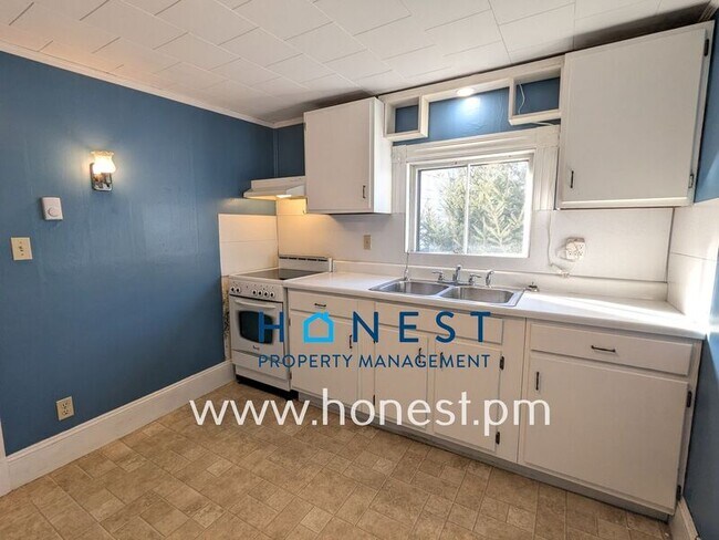 Building Photo - 3 Deeb St