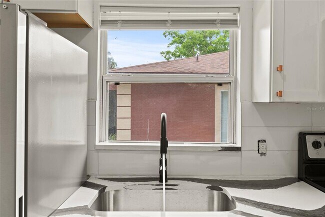 Building Photo - 1605 E 29th Ave