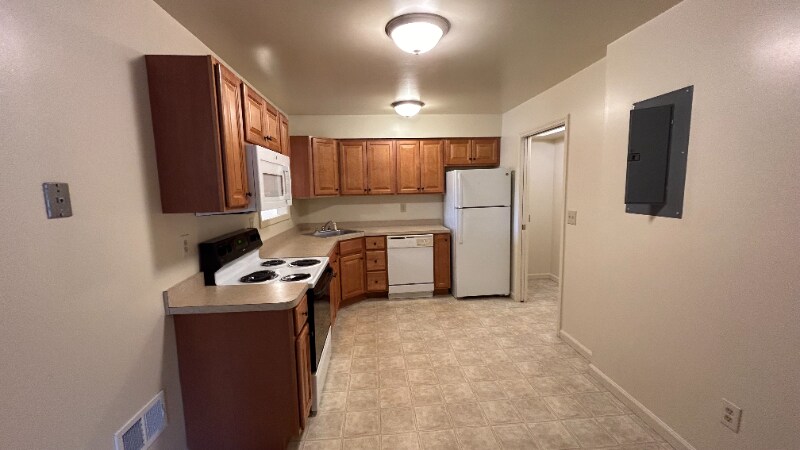 Building Photo - 3736 Carman Rd