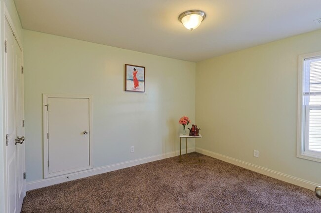 Building Photo - 1628 Mount Rainer Dr