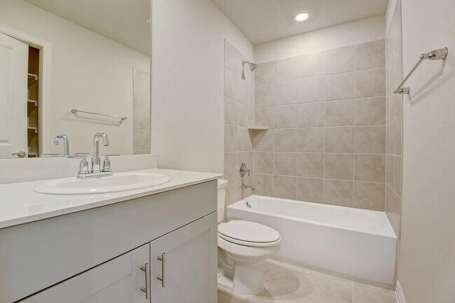 Building Photo - 1125 Gardendale Holw Ln